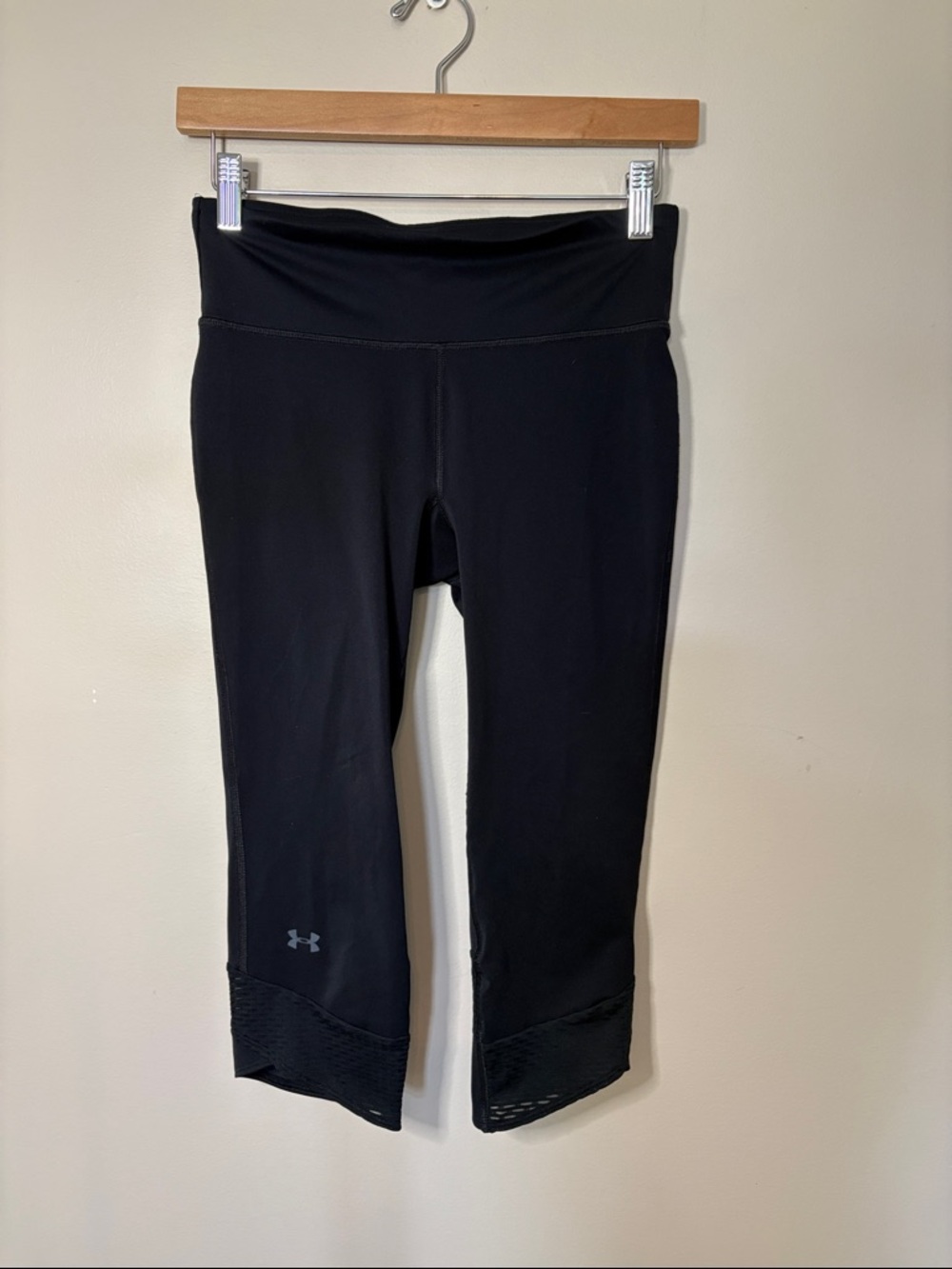 Under Armour Black Cropped Performance Leggings with Mesh Trim Small